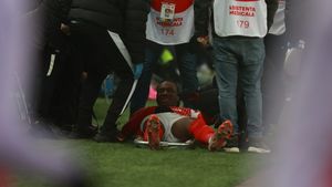 Șoc pentru Dinamo! S-a rupt Karamoko: atacantul a ieșit pe targă, în lacrimi, cu o leziune musculară!