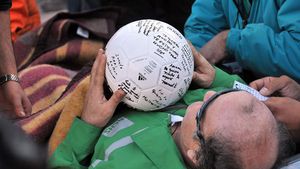 Din iad pe tărâmul 'diavolilor'!** Minerii chilieni, oaspeți de onoare la derby-ul Man. Utd-Arsenal