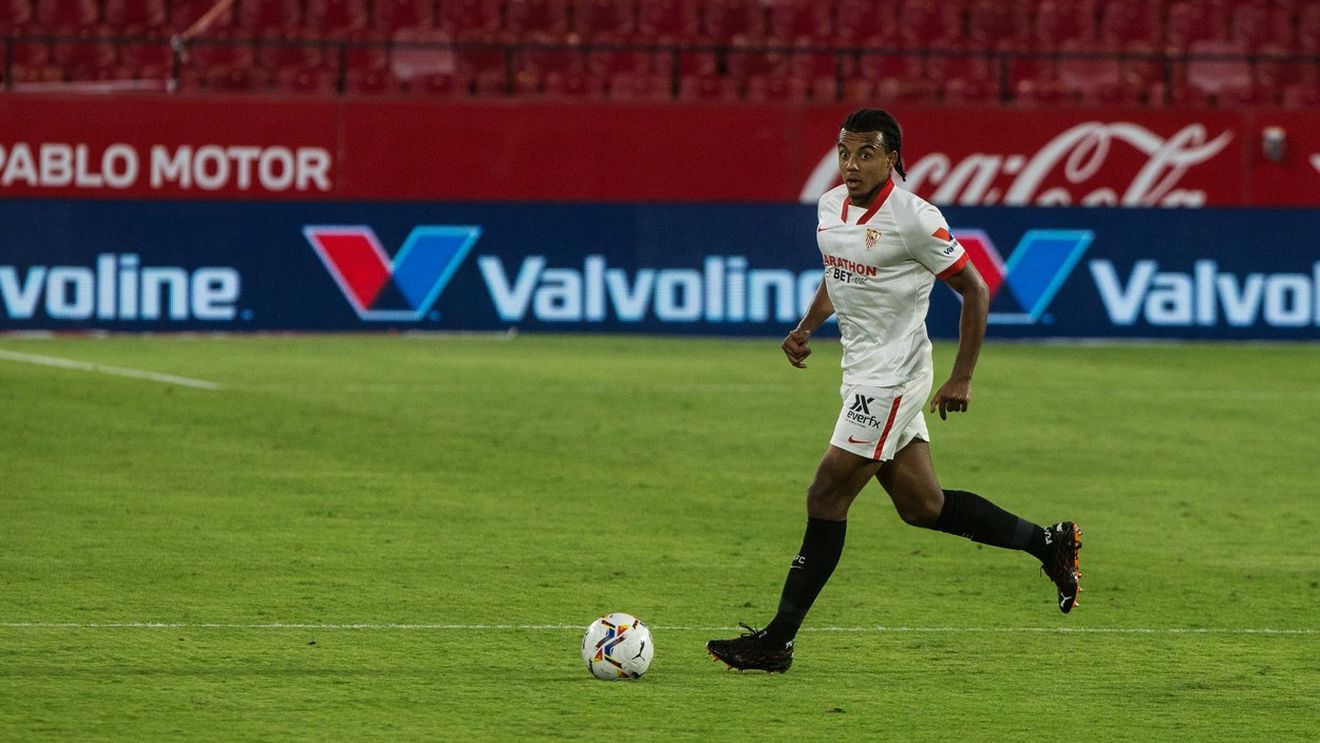 FC Barcelona și Chelsea Londra, război total pentru Jules Kounde: fundașul vrea să plece cu orice preț de la Sevilla în această vară!