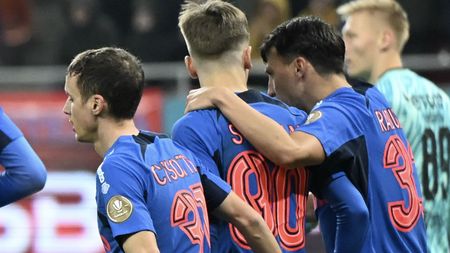 Noul idol de la FCSB. La doar 17 ani, a fost asaltat de fani