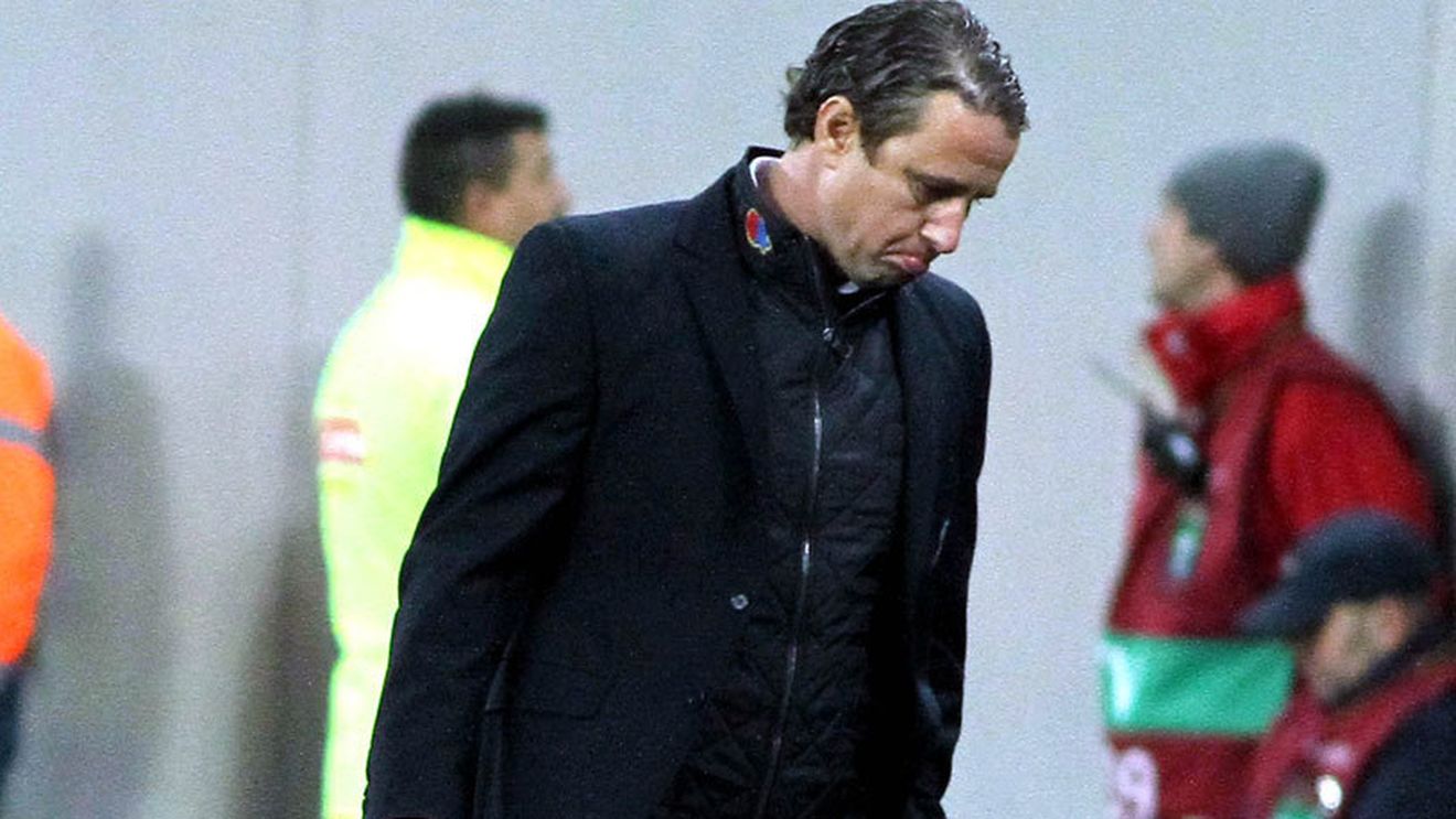 Steliștilor le-au "stat inimile" în minutul 18 al derby-ului cu CFR, Reghecampf s-a uitat neputincios spre bancă!** Jucătorul urmărit de ghinion în acest retur