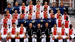 O imagine de colecție, cu una dintre cele mai bune echipe de la începutul anilor 2000!** Pe cine recunoașteți? :)