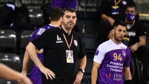 Poli Timișoara și Vlad Caba, aproape de o despărțire după turneul de Cupa României? Ce spune antrenorul: „Interferența politicului în sport este un dezastru” | EXCLUSIV