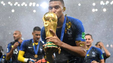 ANALIZĂ‚ | Mondialul rusesc, câteva observații. De ce Franța, ce-au pățit nemții, brazilienii și argentinienii, care-i treaba cu arbitrajul video, decorul de mucava al lui Putin și înapoi, la obsesiile noastre cu imigranți, "gene de luptători" și alte trăsnăi