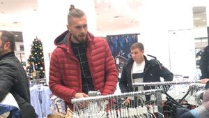 Papazoglou și-a schimbat garderoba de Sărbători! Unde a fost văzut atacantul. FOTO