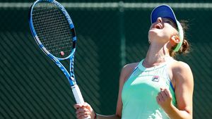 Irina Begu își continuă parcursul superb la WTA Melbourne 2: calificare în sferturi după un meci maraton! Sorana Cîrstea, eliminată de Amanda Anisimova