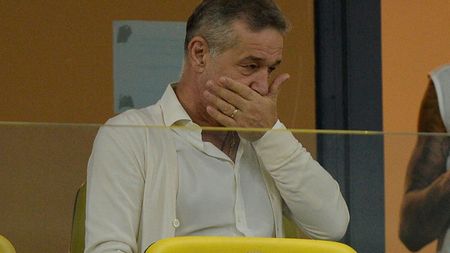 Gigi Becali anunță concedieri: "O să fac curățenie, patru sau cinci jucători pleacă!". Interesul finanțatorului s-a terminat rapid: "După gol m-am uitat la un film turcesc" 