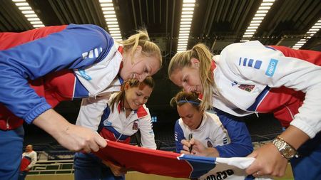 FED CUP | Echilibru în finala Cehia - Rusia: 1-1, scorul primei zile. Kvitova a tremurat un set, apoi a defilat cu Pavliuchenkova. Șarapova revine cu brio în echipa Rusiei și egalează la general