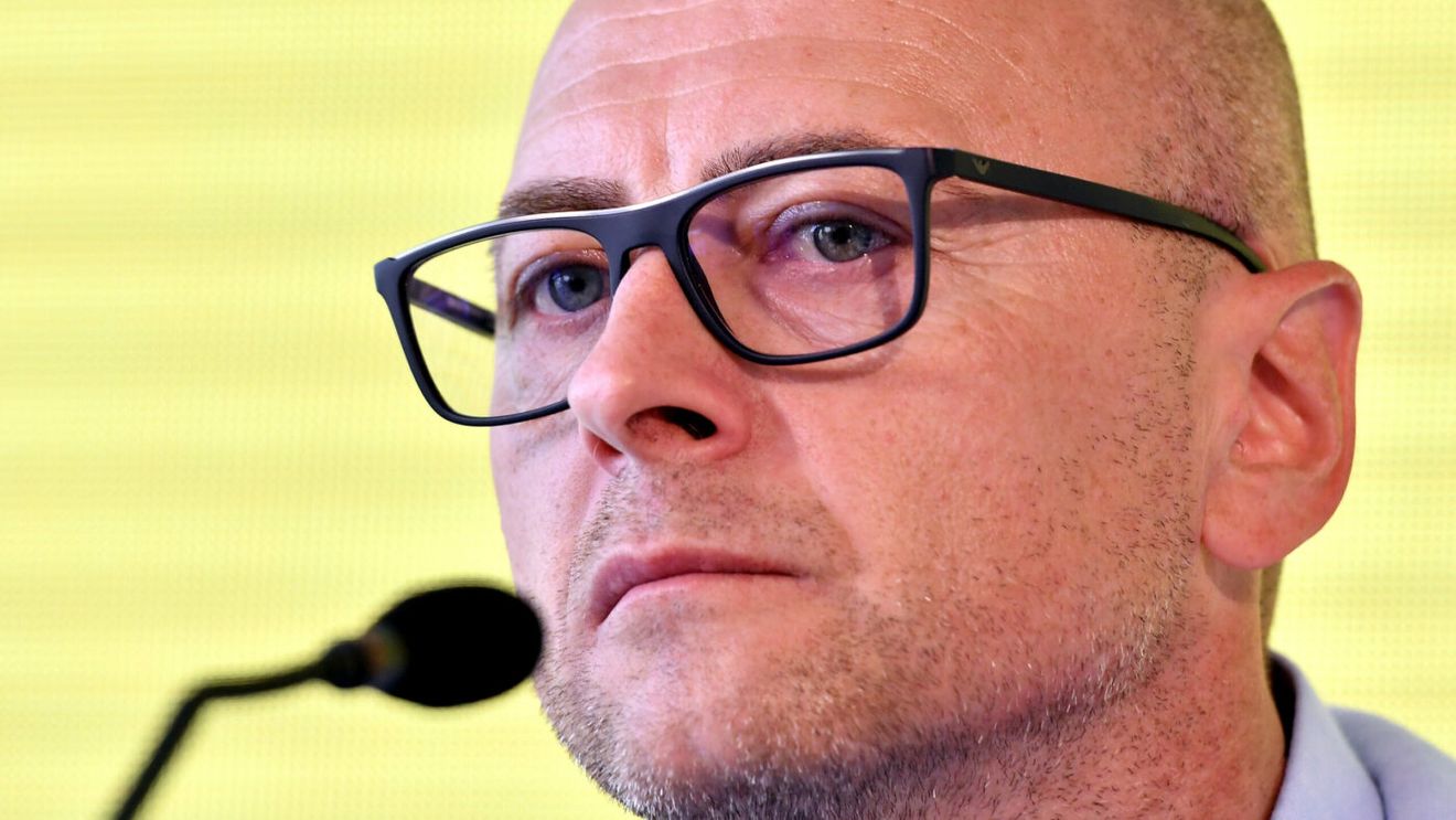 Leo Grozavu, un car de nervi după ce jucătorul său de la Poli Iași s-a ales cu tibia fisurată în urma faultului criminal făcut de Paul Papp. Acuzații grave ale tehnicianului: „Toate aceste arbitraje sunt direcționate!”