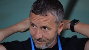 Cele trei întrebări care l-au făcut pe Meme Stoica să dea răspunsuri neașteptate! „Retrogradează Dinamo? Va lua FCSB titlul anul acesta? Vom avea echipă în grupele Champions League?”
