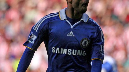 Mourinho insistă pentru Ashley Cole! **Cum vrea Ancelotti să-l păstreze? "Dacă e nefericit, îi voi spune o glumă"