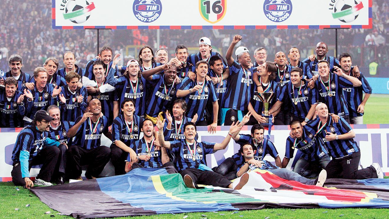 Chivu a sărbătorit titlul alături de 50.000 de fani