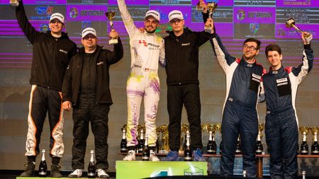 Debut în forță! Echipajul format din Matei Ghiban și Octavian Bostan, de la Vali Porcișteanu Racing, a câștigat Cupa Dacia, la Raliul Harghitei