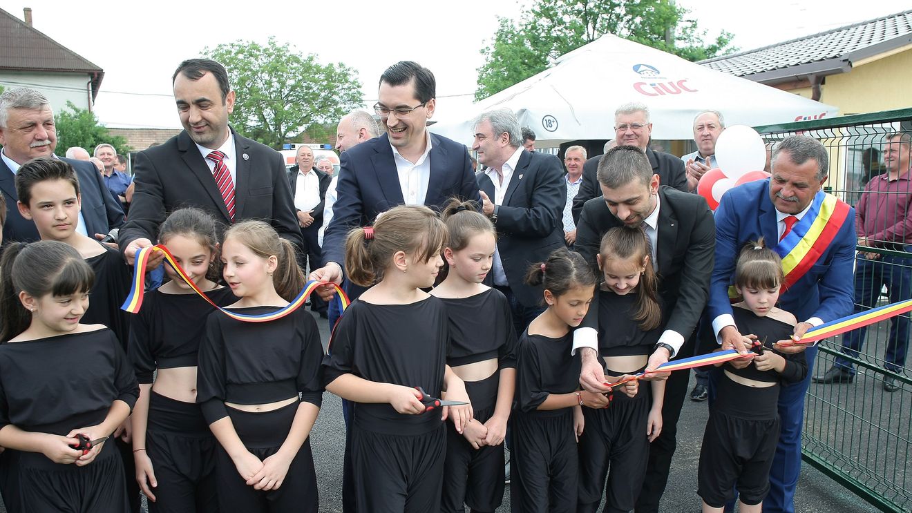 Burleanu s-a dat exemplu pe el însuși ca model de patriot! Președintele federației l-a "urecheat" pe Răzvan Lucescu: antrenorul n-ar fi un bun român pentru că refuză să mai antreneze naționala
