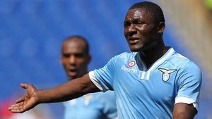 FCSB e gata să transfere un mijlocaș de la Lazio! Jucătorul de 21 de ani bănuit că are de fapt 46 de ani 