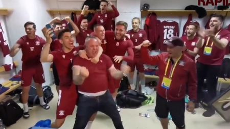 Giuleștenii, explozie de bucurie după ce ASU Poli a încurcat-o pe CS Mioveni și Rapid a promovat în Liga 1 + Fotbaliștii au făcut show în vestiar | VIDEO