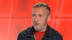 „Pleci în Anglia și după vii, că avem garduri de vopsit”. De ce s-a distrus relația dintre Meme Stoica și milionarii Victor Pițurcă și Viorel Păunescu