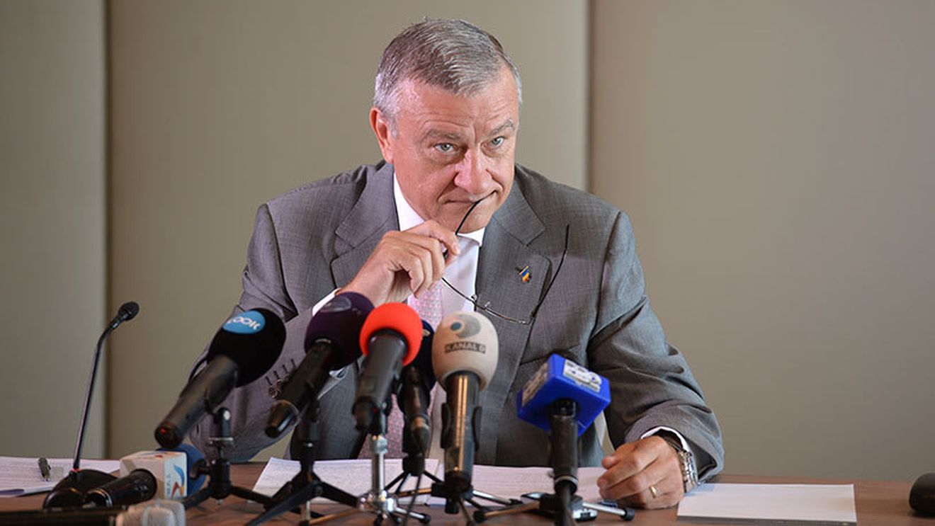 Mircea Sandu sare în apărarea lui Hagi și îl critică dur pe selecționerul naționalei U19: "Ar fi trebuit să-și ia valiza și să plece învârtindu-se"