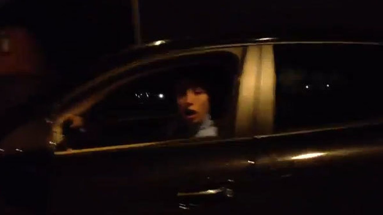 VIDEO Așa ceva nu s-a mai văzut:** Nasri, agresat verbal în trafic de doi fani ai lui Liverpool! Mesajul lor l-a ULUIT