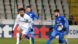 Universitatea Craiova câştigă la Buzău şi urcă pe locul 2 în clasament. Baiaram, gol şi assist, Paradela a marcat, dar s-a accidentat