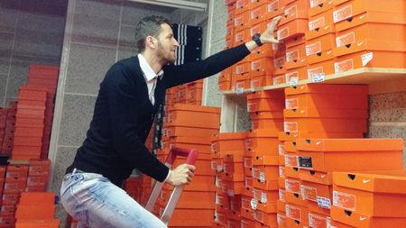 Fotbalistul de la care colegii își procură ghetele. Afacere de 500.000 de euro pentru Florin Lovin