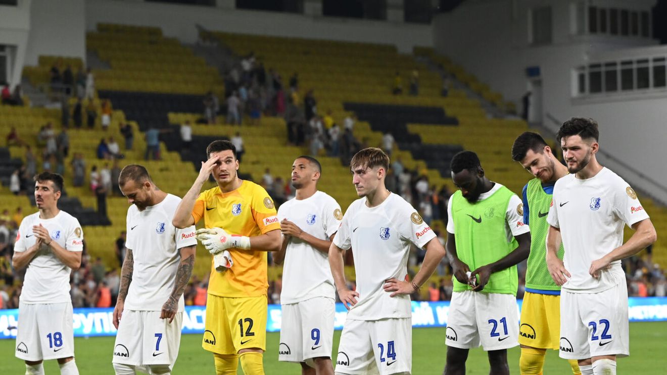 Moment șocant în timpul umilinței de la Tiraspol! Tatăl fotbalistului de la Farul l-a atacat direct pe Gică Hagi și i-a strigat din tribune: „Mor aici! Bagă-l și pe el. Ce ai cu el? Plânge copilul acasă. Gata, plecăm din România”