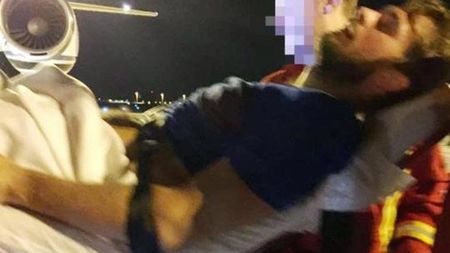 Ce se întâmplă acum cu activistul Pussy Riot care a invadat finala Cupei Mondiale, apoi a fost arestat și otrăvit în Rusia! Mutat de urgență în altă țară. "E vorba de o doză mare" | VIDEO