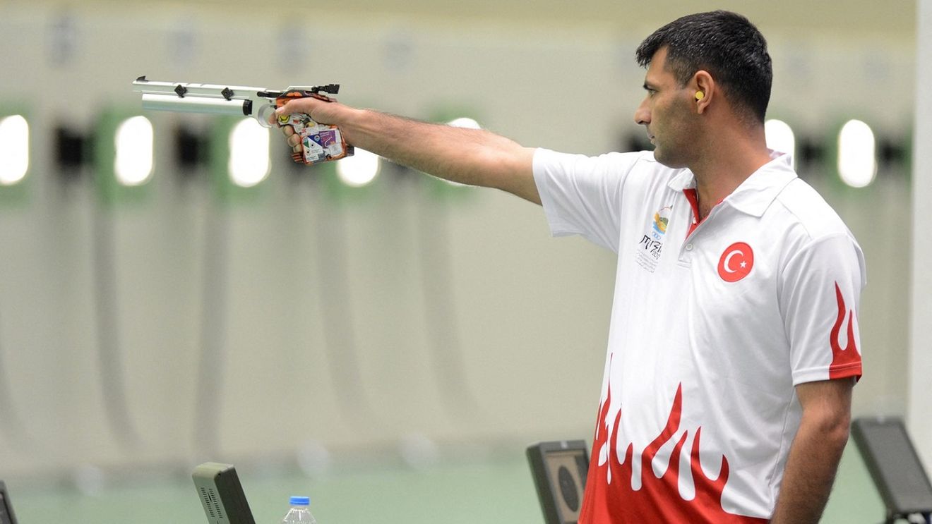 Turcul de 51 de ani care a tras fără echipament de protecție sau vedere la Jocurile Olimpice și a câștigat argintul, cu o mână în buzunar, l-a făcut până și pe Elon Musk să reacționeze!