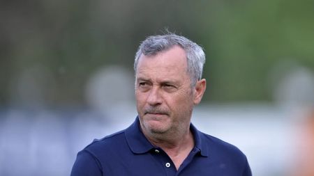 Revoluția lui Mircea Rednic la UTA Arad continuă. „Puriul" a mai renunțat la încă șapte jucători! Cine sunt aceștia! | EXCLUSIV