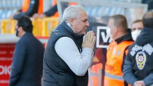 Marius Șumudică a făcut lista de transferuri! Dă afară 3 fotbaliști și aduce 4