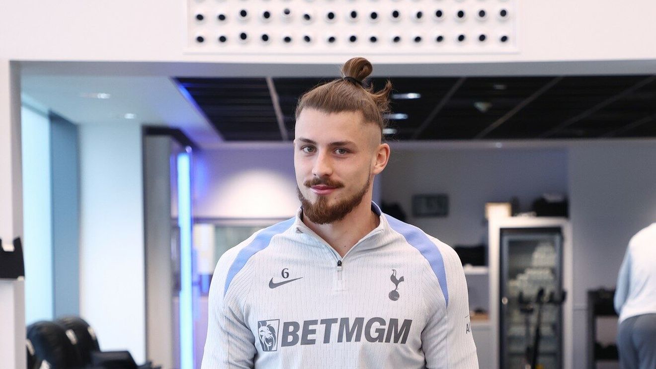 „Suntem o familie”. Cum a ajuns Radu Drăgușin un lider la Tottenham alături de Heung-Min Son și Dejan Kulusevski