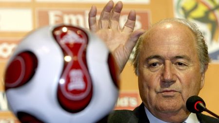Blatter: "Suspendare pe viata pentru jucatorii violenti"