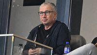 De ce e Dan Petrescu, un antrenor intransigent, soluția perfectă pentru debandada de la FCSB: „Ieșeam cu nasul spart!”