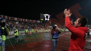 Fără steaguri și petarde, dar cu IRONII la adresa rivalilor!** Atmosfera de la Dinamo-Steaua