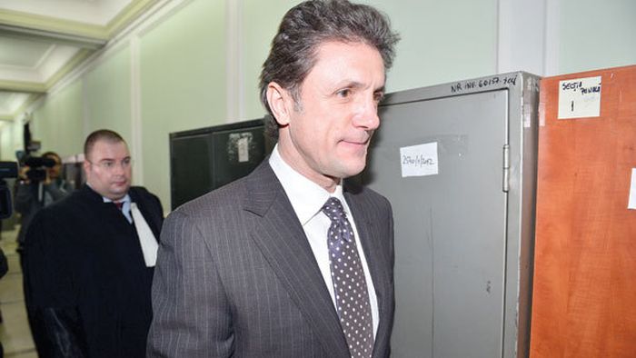Popescu reacționează: "În perioada Eindhoven, eram reprezentat de Mircea Petescu"