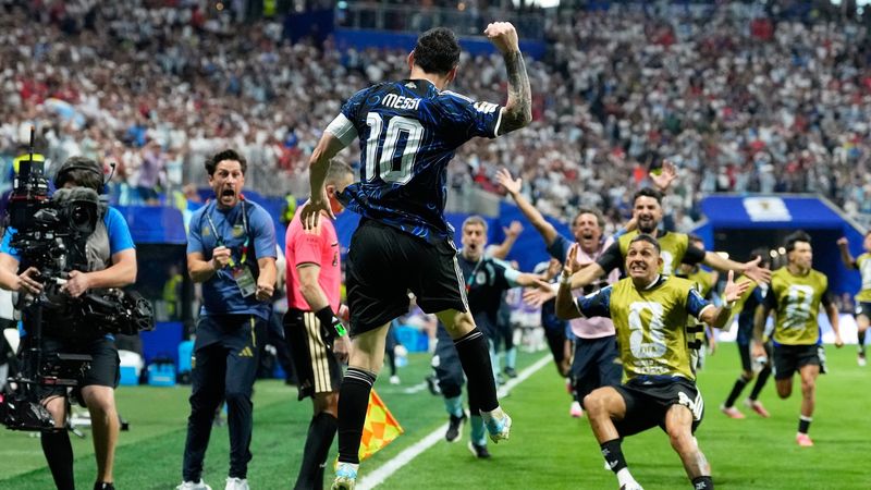 CM 2026 Anglia – Argentina 1-2. De la „Mâna lui Dumnezeu” la magia lui Messi, prin inima lui Maradona după 40 de ani. Cronică sud-americană de Gabriel Berceanu