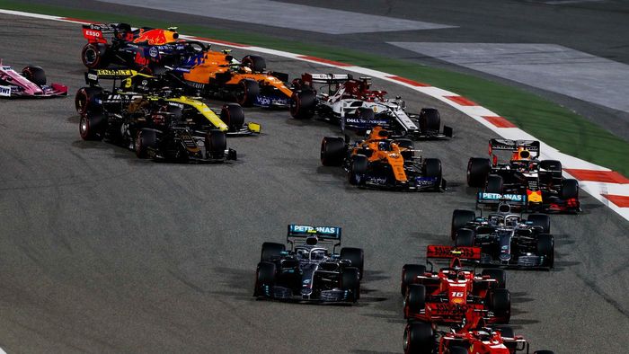 Dramatismul a atins cele mai înalte cote în MP al Bahrainului. Leclerc a fost lovit de ghinion și a ratat un succes uriaș. Hamilton și Bottas l-au depășit pe final. Piloții Renault au abandonat în turul 55. Clasamentul complet