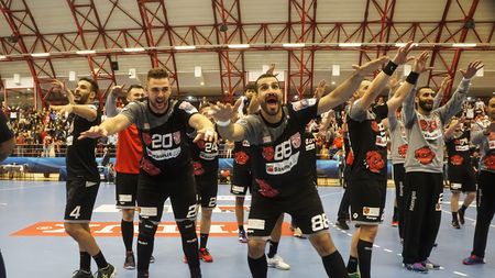 Dinamo a câștigat Grupa D a Ligii Campionilor și va juca pe teren propriu returul barajului pentru optimile Ligii Campionilor. Adversarul îl va afla duminică seara: 90% Sporting Lisabona, 10% Tatran Preșov
