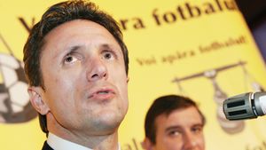 Împăcarea anului! Nașu' îl vrea pe Popescu la FRF!** Cei doi sunt din nou prieteni!