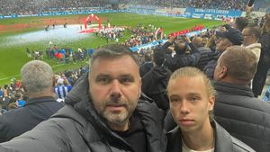 Trădare la Craiova! Fotbalistul echipei lui Adrian Mititelu, surprins la meciul în care rivala a luat titlul!