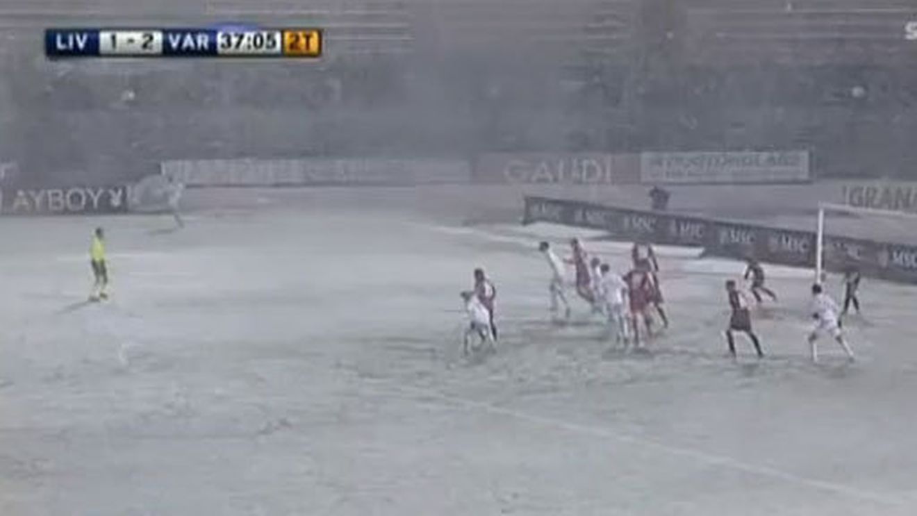 VIDEO Nimeni nu a înțeles nimic din faza asta!** Italienii au asistat ULUIȚi la un gol care s-a marcat aproape singur