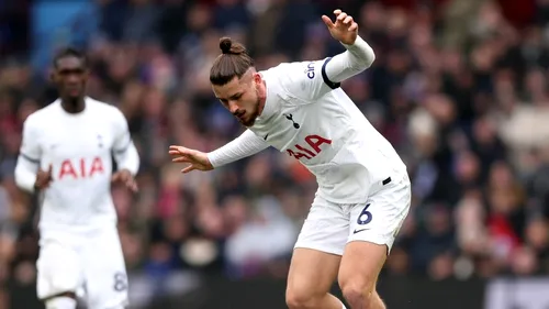 Iubita lui Radu Drăgușin nu s-a mai abținut și i-a dat un mesaj fotbalistului, după ce a evoluat în Aston Villa - Tottenham 0-4 și a încasat o minge într-o zonă dureroasă!