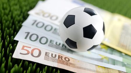 „Foarte mulți fotbalişti pariază! Dau bani unui văr, unei mătuşi sau soției". Expertul în zona jocurilor de noroc ştie cum fentează jucătorii regulile. EXCLUSIV