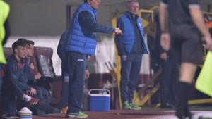 De ce a abandonat Progresul meciul cu Steaua? "Arbitrul ne-a făcut pe față, apoi ne înjura! Lăcătuș și-a înjurat fotbaliștii. Oricum, îi bate Academia". Reacția "Fiarei" și detaliile despre meci