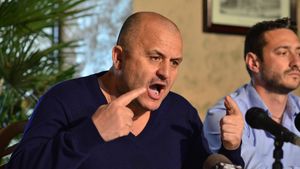 Război între galeria Craiovei și Adrian Mititelu. "Bufonul trebuie să înțeleagă". Reacția promptă a patronului echipei din Bănie

