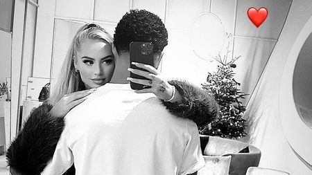 Cea mai sexy jucătoare de fotbal din lume s-a întors în brațele fotbalistului de la Aston Villa! Cum au fost surprinși cei doi îndrăgostiți la început de 2024. GALERIE FOTO