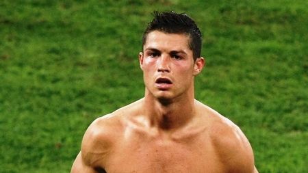 "Ați văzut câți jucători au bicepși de boxeri? La ce le folosește? La tatuaje!"