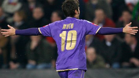 Mutu vrea să-l bată pe Chivu în derby-ul Inter - Fiorentina