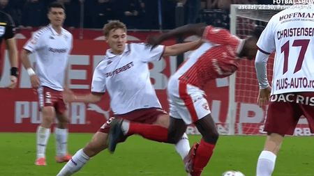 Gest stupid! Vulturar, eliminat cu VAR în Dinamo - Rapid după un fault brutal, la mijlocul terenului