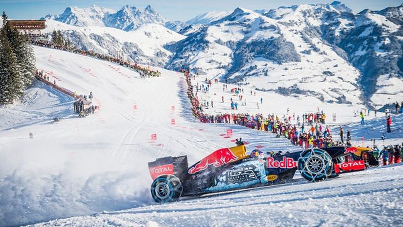 GALERIE FOTO | Cel mai tânăr pilot din istoria Formulei 1 s-a dat cu bolidul de 800 de cai putere pe pista de schi